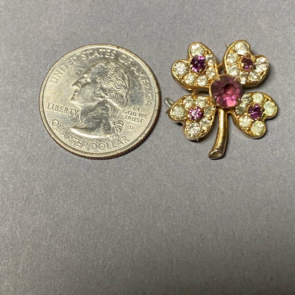 Vintage small purple rhinestone four leaf clover pin - Picture 5 of 5